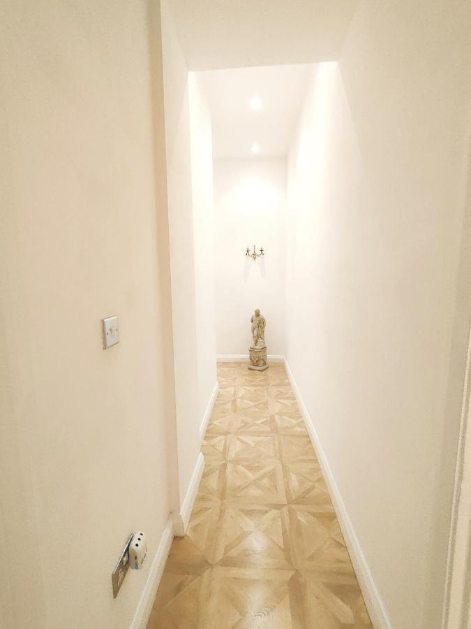 Versailles Nottingham Bagian luar foto