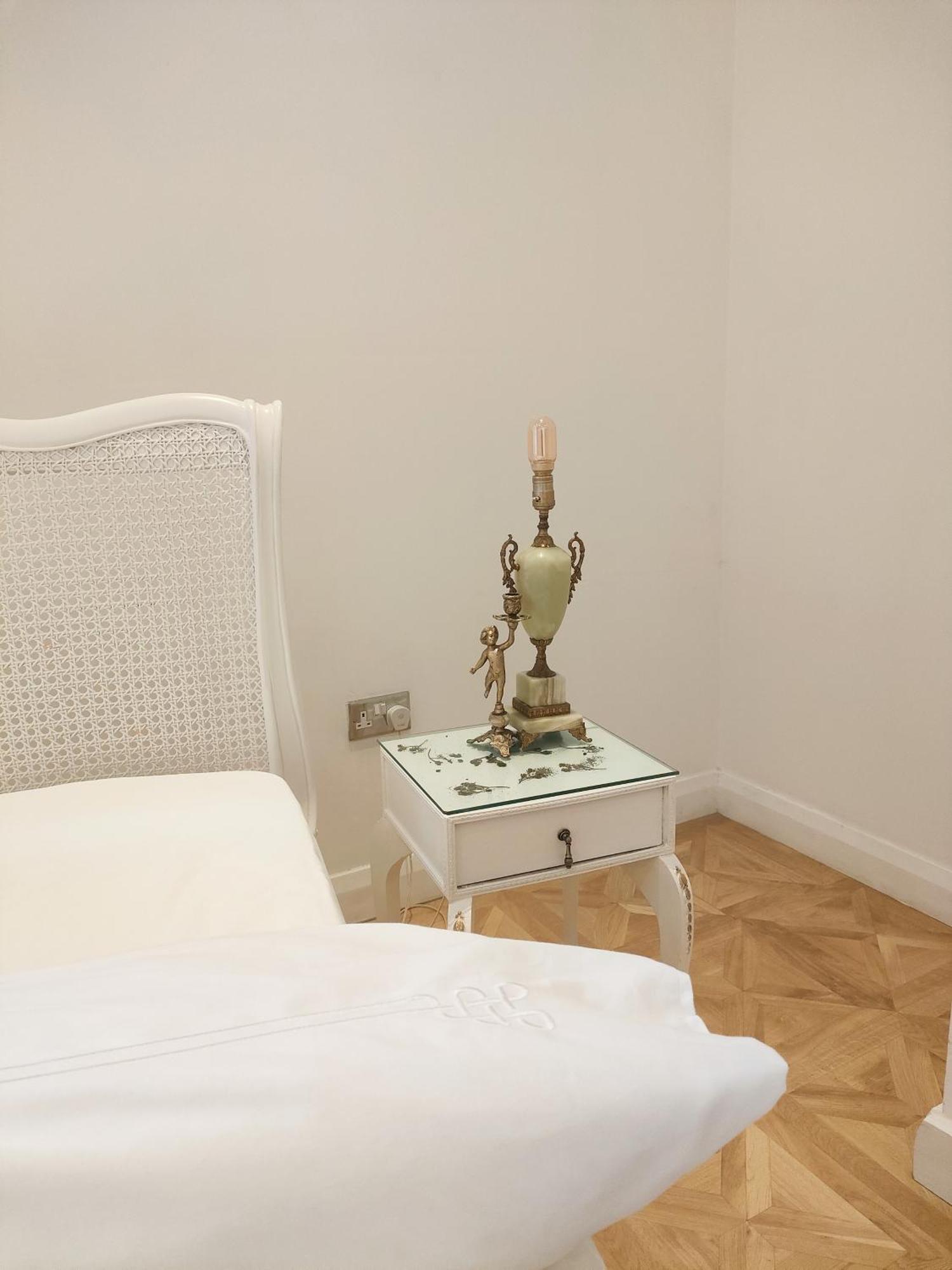 Versailles Nottingham Bagian luar foto