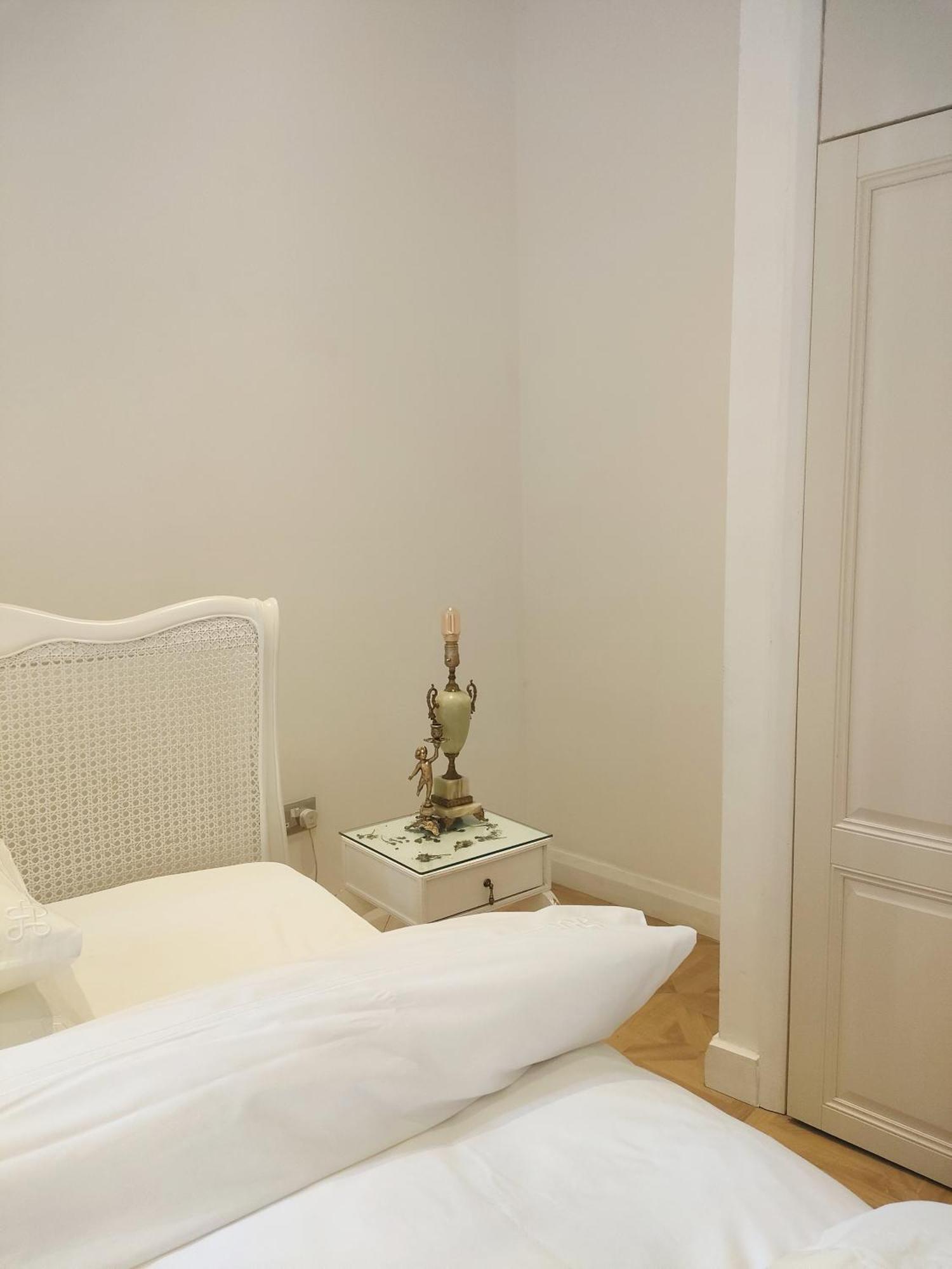 Versailles Nottingham Bagian luar foto