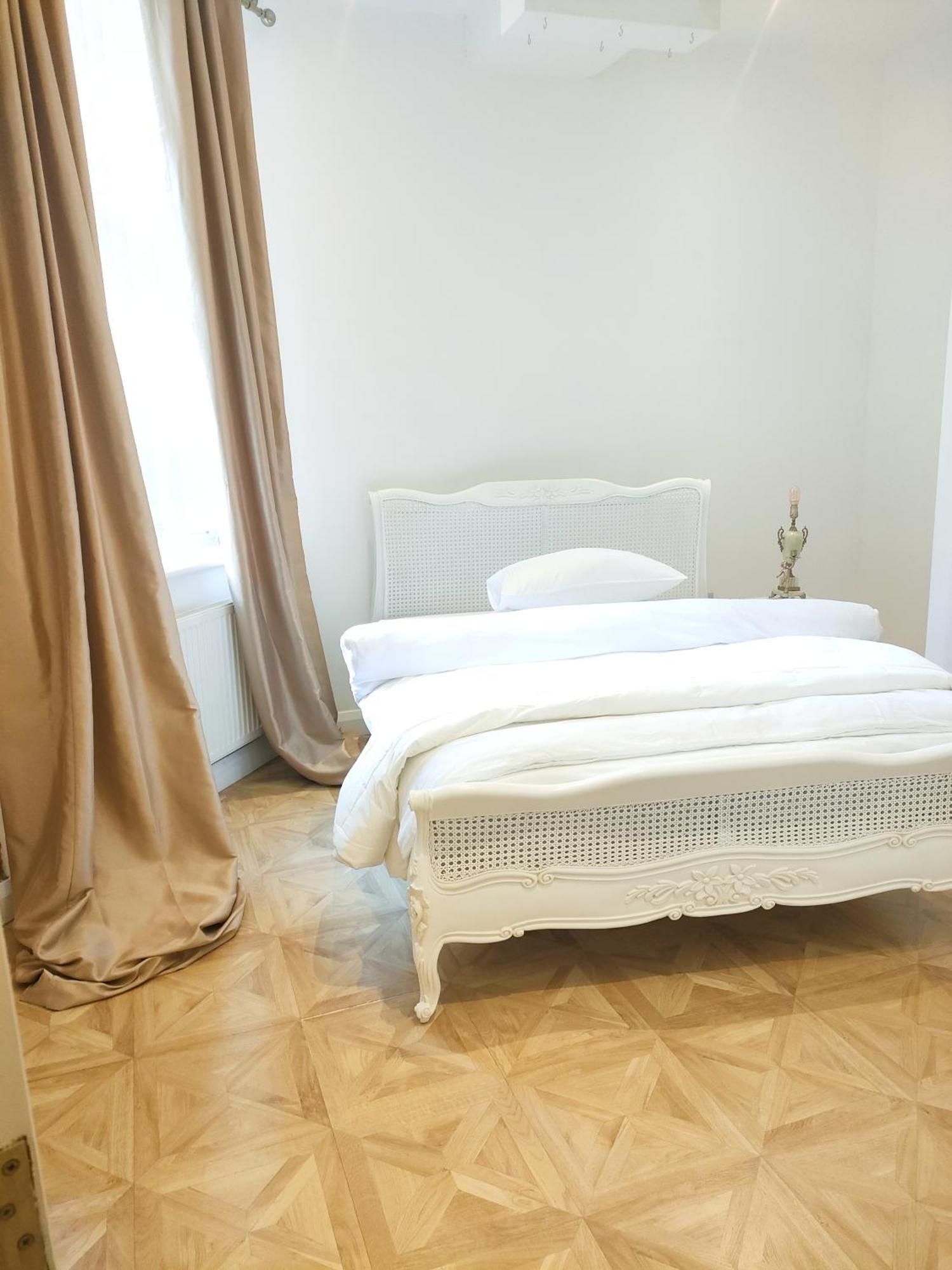 Versailles Nottingham Bagian luar foto
